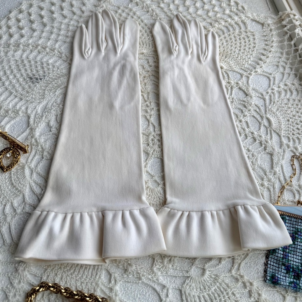 Vintage Christian Dior White Evening Bridal Gloves Bonwit Teller Made in France - Picture 6 of 6